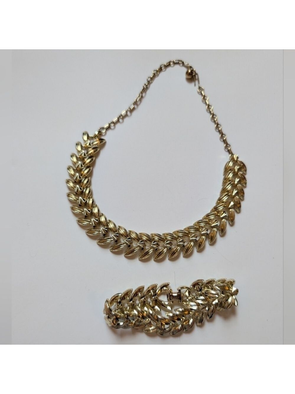 Vintage Coro Gold Tone Triangle Collar Necklace and bracelet in VGUC